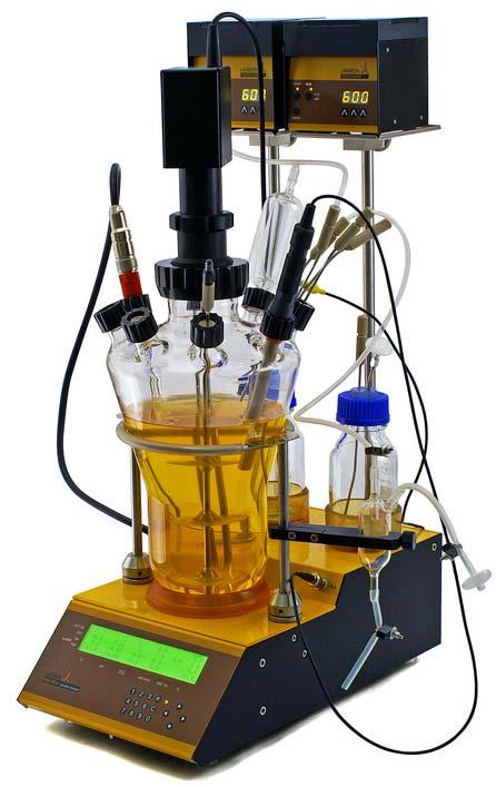 To keep the cost of the MINIFOR fermentor-bioreactor low, without compromising quality, several new ideas and innovations have been introduced: Instead of a fermentor flask with a stainless steel