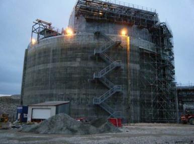 For above ground storage tanks for storage of LNG (- 162 C), Norconsult provides both structural and process design.
