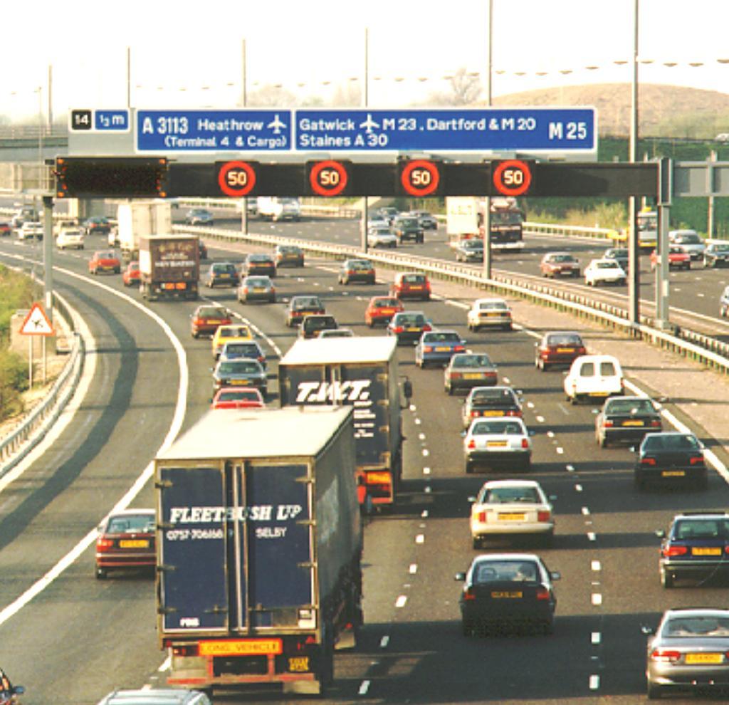 M25 Motorway (UK) automated 70-60-50 mph