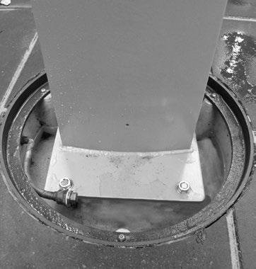 Note: Ensure the distance between the bottom of the pit and the Arqua Fountain baseplate is approximately 50mm. 3. Once the fountain is levelled, tighten the fixing nuts above the plate.