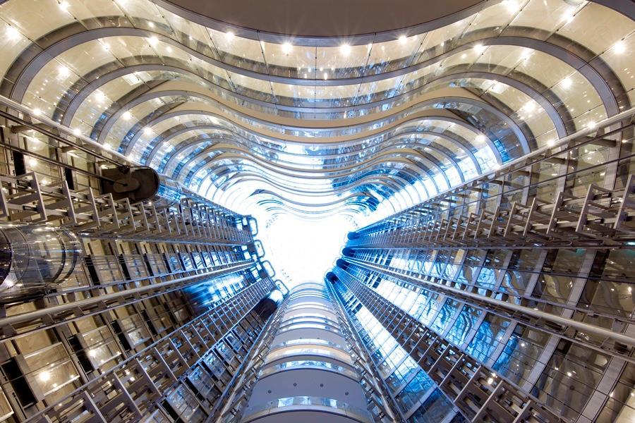High-Rise Atrium: 10 floors (40m) Large
