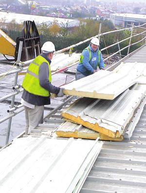 life. Dismantling Panels Kingspan take on site health and safety very seriously and only provide insulated roof panels for incorporation into a system that is Class B rated in relation to