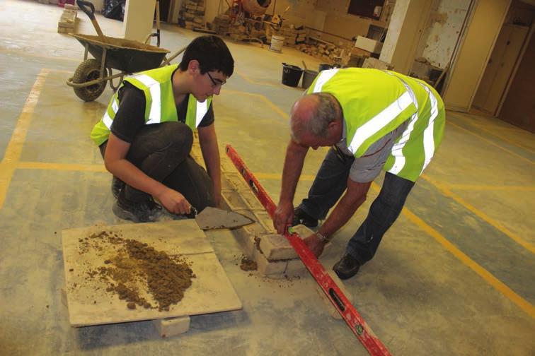 Course summary Gain practical experience in the construction industry Develop brickwork and blockwork skills Develop painting and decorating skills Understand how to prepare surfaces Learn about