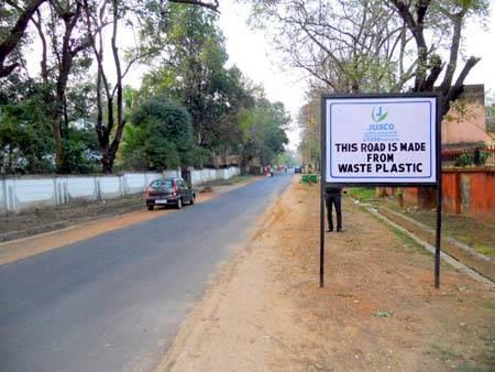 Fig 2 :- Plastic Tar road, CH area road no.1, Jamshedpur VI. ENVIRONMENTAL BENEFIT 1. The waste plastic is used only for the lamination of stone aggregate.