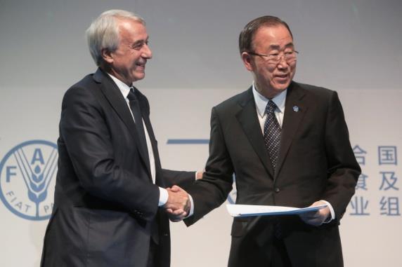 THE PACT AND ITS FRAMEWORK FOR ACTION Former Milan s Mayor delivering the Pact to Ban Ki-Moon.