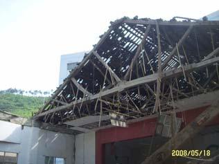 And in extreme condition, the damage of wooden truss will leads to the split of longitudinal and transverse
