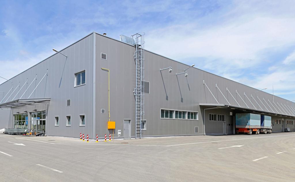 Swedsteel lightweight hall systems, thanks to the continuous professional development, serve the required economic, functional and technological needs on the highest level.