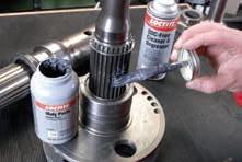 LOCTITE Industrial Shafts Rebuild and Maintenance Guide 13 CHALLENGE Lubricate and protect sliding spline