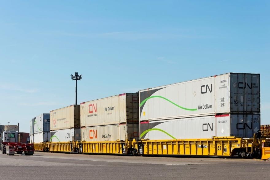 CN Intermodal and Ontario (Cont d) 18 intermodal trains travel to or through BIT daily. Connecting shipments from across Canada, U.S., Mexico and from Overseas.