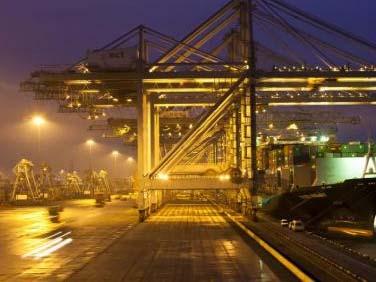TWENTY YEARS AGO, THE DAWN OF PORT AUTOMATION TECHNOLOGY Pioneer of automation technology applied to container handling, Sealand- ECT Delta Terminal of Rotterdam was called the ghost terminal because