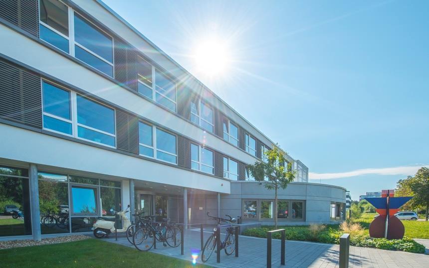 Institute of Plastics Processing (IKV), Germany, Aachen Infrastructure and Competencies IKV Services Scientific departments Part design and material technology Injection moulding/ additive