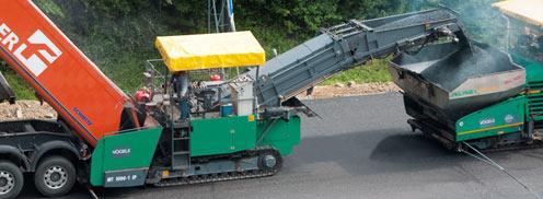 SUPER 2100-2 with SB 250 TP1 Fixed-Width Screed in operation on the German A 61 motorway.