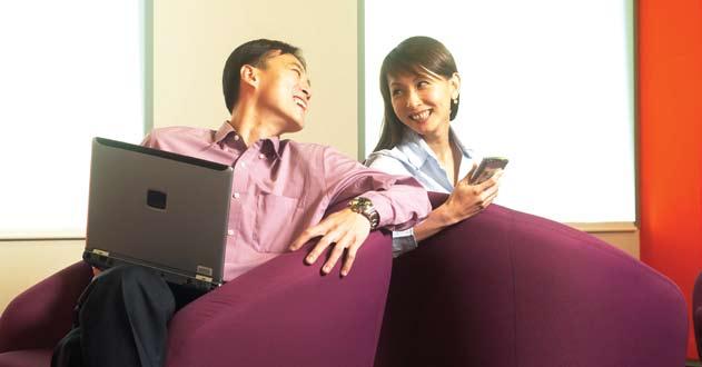12 Social Media in Singapore Facilitated by faster broadband connections, increasing popularity of smartphones and more affordable data plans, more Singaporeans are now logged onto the Internet.