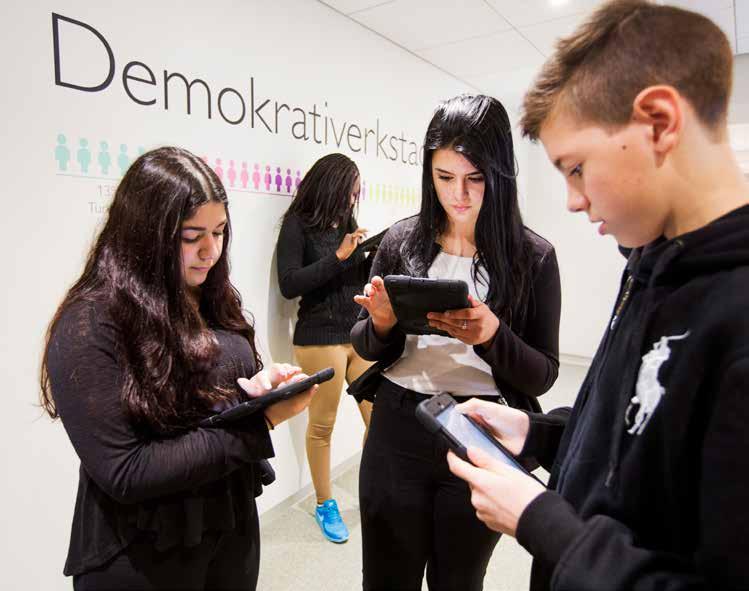 THE DEMOCRACY WORKSHOP In the Old Town the Riksdag runs a Democracy Workshop where pupils in grades 7 9 can become members of the Riksdag for a