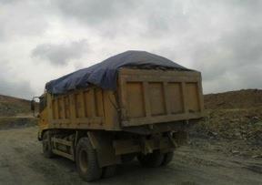 Picture 7: Truck covered to prevent air