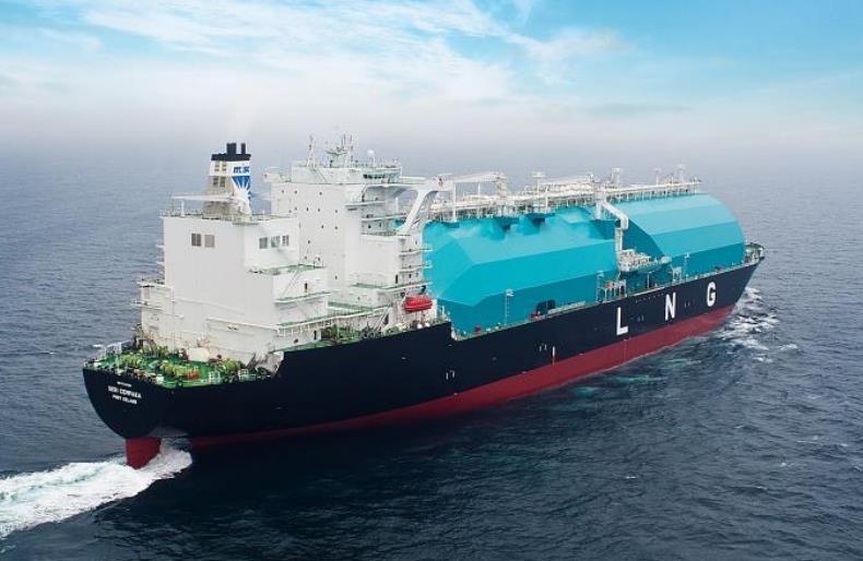 Innovative vessels designs & barges RECENT INNOVATIVE DESIGNS OF LNG FUELED SHIPS 1. LNG Carrier SERI CAMELLIA, 150.