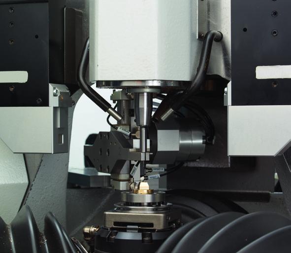 your advanced machining solutions Securing the tools on the powered spindle Ø 6 h5 Our engineers have developed a system to «cold shrink» tools directly onto the powered spindle.