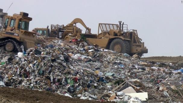According to the UN, during every minute, a dump truck of plastic waste is pouring into the sea : By