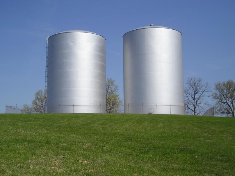 MIXING UP THE TWINS ACTIVE MIXING AND OTHER WATER QUALITY CONSIDERATIONS FOR STORAGE TANKS Ray Ihlenburg, PE, Senior Technical Director Thomas Waters, EIT, Staff Engineer O Brien & Gere Louisville,