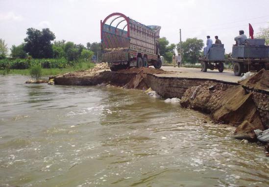 DISASTER MANAGEMENT & RECONSTRUCTION SECTOR Restoration of Flood Damages in Southern Punjab NESPAK was assigned with the evaluation and construction supervision for the Restoration of Flood