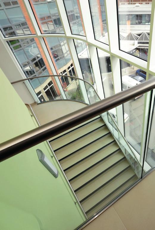 MODERN VISTA BALUSTRADES The Vista balustrade range has evolved over 30 years, culminating in a minimalist design that offers