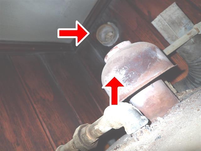 0 HOT WATER SYSTEMS Closet Water Heater: The drip pan was missing. Should the water heater leak, damage to interior ceiling components may occur.
