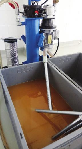 Liquid contamination mainly causes a decline in lubrication performance and protection of fluid surfaces Water content (ppm) 5000 4000 3000 2000 1000 0 Free Dissolved