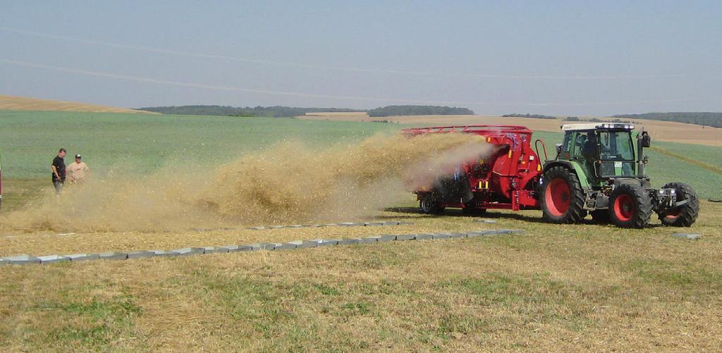 The straw distribution is, however, dependent on the straw type, straw bale form and dissolution or respectively the mixing time of the feed mixer wagon.