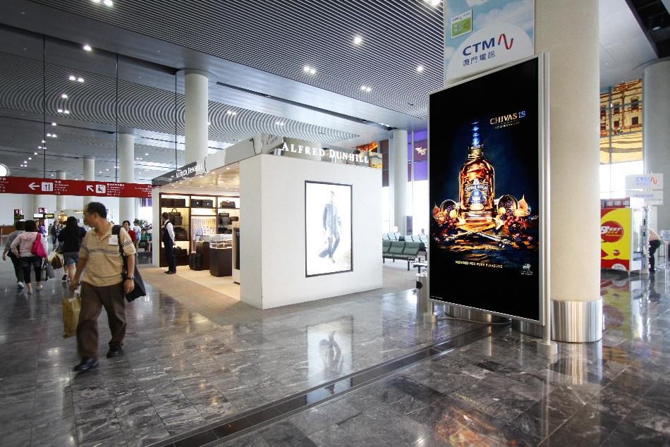 Benefits of Airport Advertising Fundamental beliefs that convey the essence of an airport: The airport is: A place of discovery and pleasure A promise of travel A cosmopolitan location A prestigious