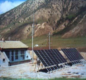 Solar energy 光伏发电的通信基站, 青海,1992 PV Powered Communication System, Qinghai, 1992 1. Reducing the cost of photovoltaic power generation: to find solutions from the upperstream industry chain, i.e. localizing the production of the highly refined silicon materials and enhancing the rate of utilization of the highly refined silicon 2.