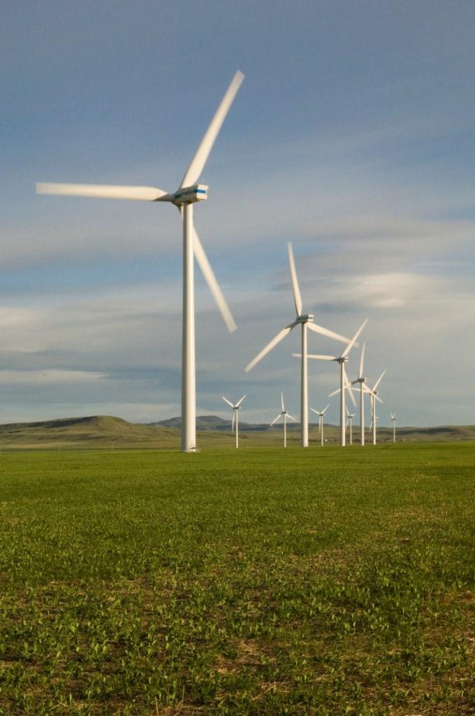 Community Benefits Wind power is a clean and renewable source of electricity that has multiple benefits for the communities in which they are located, including: Employment opportunities