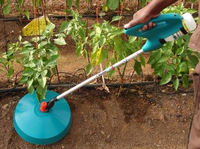 PLUMIHOOD Dosage is controlled by the size nozzle to be used. The patented disc design allows 35cm-width for controlled spraying between plants and crops.