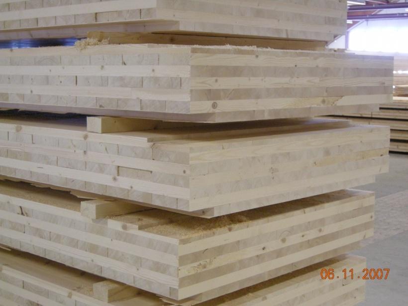 CLT Panels Timber planks stacked crosswise in layers (glued or nailed), 50-600 mm thick Light weight