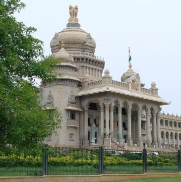 Bangalore, India Example One operator (BMTC) serves the metropolitan area Provides
