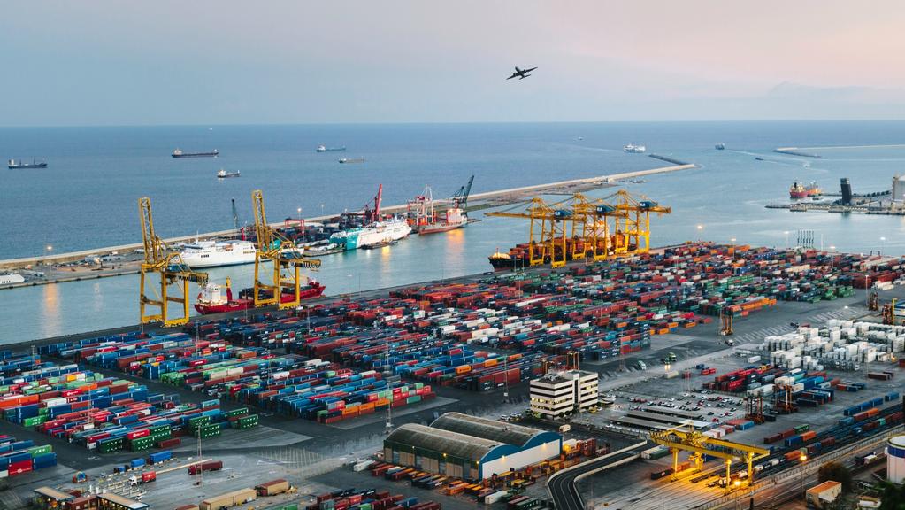 76,000 logistics experts SEAFREIGHT More than AIRFRGHT 4.4 million TEUs handled 1.
