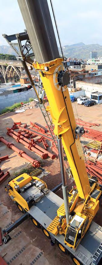 For high construction projects rotating tower cranes with their lifting technology, as well as fast-erecting cranes or top-slewing cranes likewise bring their strengths to bear.